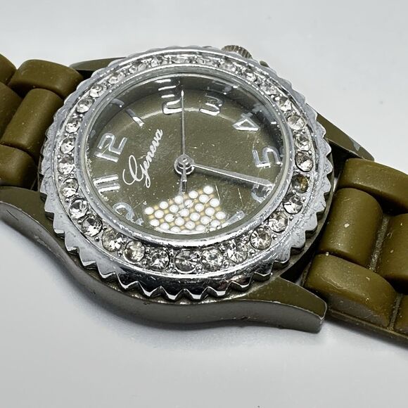 Geneva Women's Quartz Watch Used With New Battery. It Is A Working Watch - Picture 5 of 15